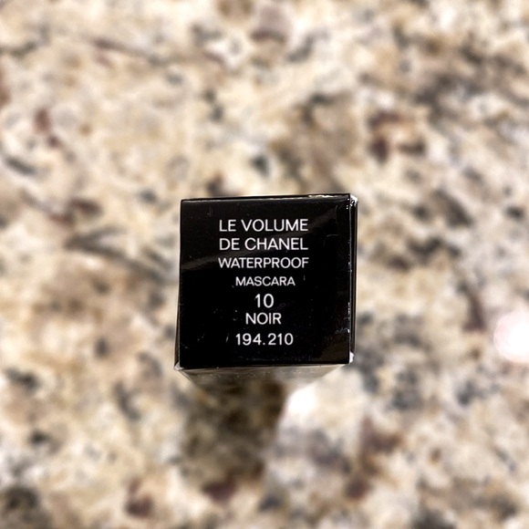 Chanel • Le Volume de Chanel • Mascara (waterproof) • Shade: 10 Black - Picture 2 of 3